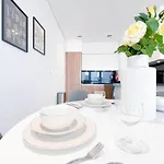 Cozy & Chic 1Bedroom Apartment With City View Dubai